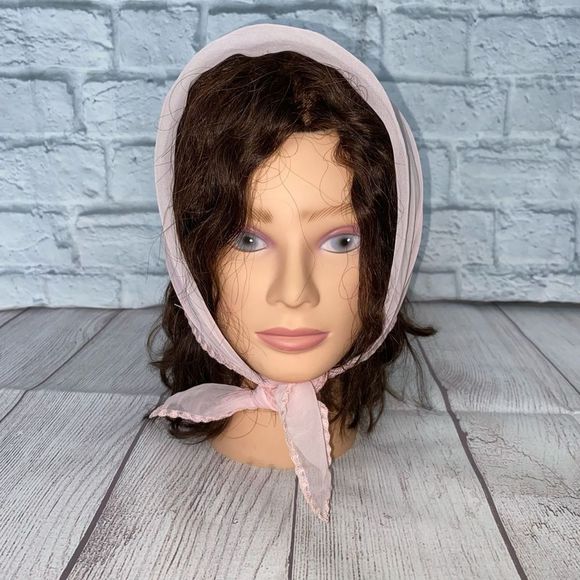 Vintage 1960’s Sheer head scarf with scallop embroidery edging light pink - Picture 2 of 9